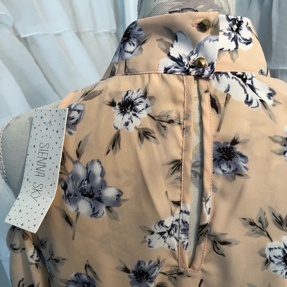 Cold shoulder floral top - Picture 3 of 4